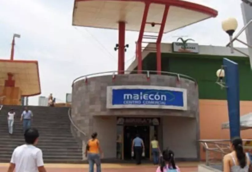 هتل Eloy Alfaro Hostel