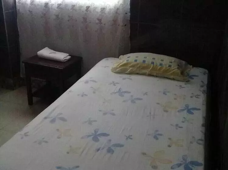 هتل Eloy Alfaro Hostel