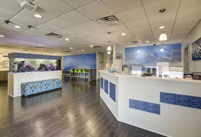 호텔 Emerald Coast Inn And Suites