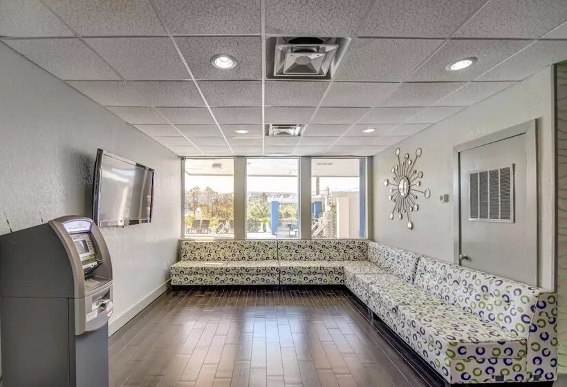 호텔 Emerald Coast Inn And Suites