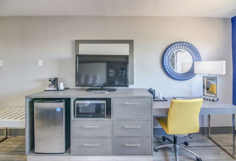 فندق Emerald Coast Inn And Suites