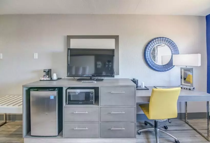 호텔 Emerald Coast Inn And Suites