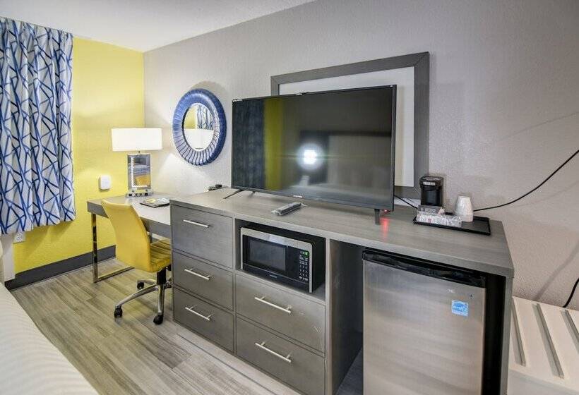 فندق Emerald Coast Inn And Suites