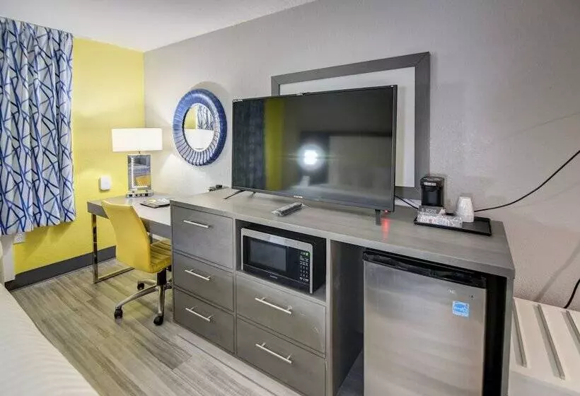 호텔 Emerald Coast Inn And Suites