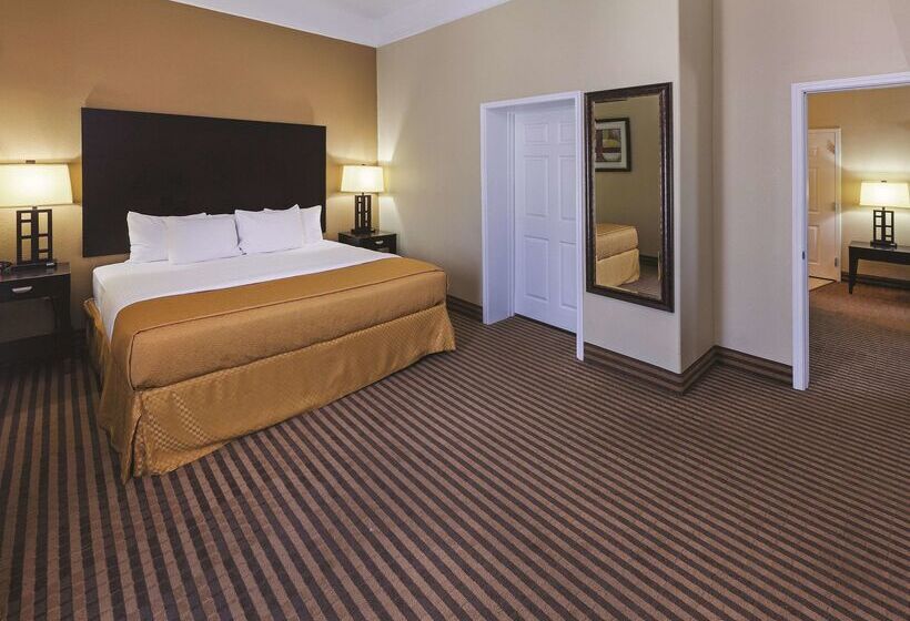 בית מלון כפרי La Quinta Inn & Suites By Wyndham Livingston