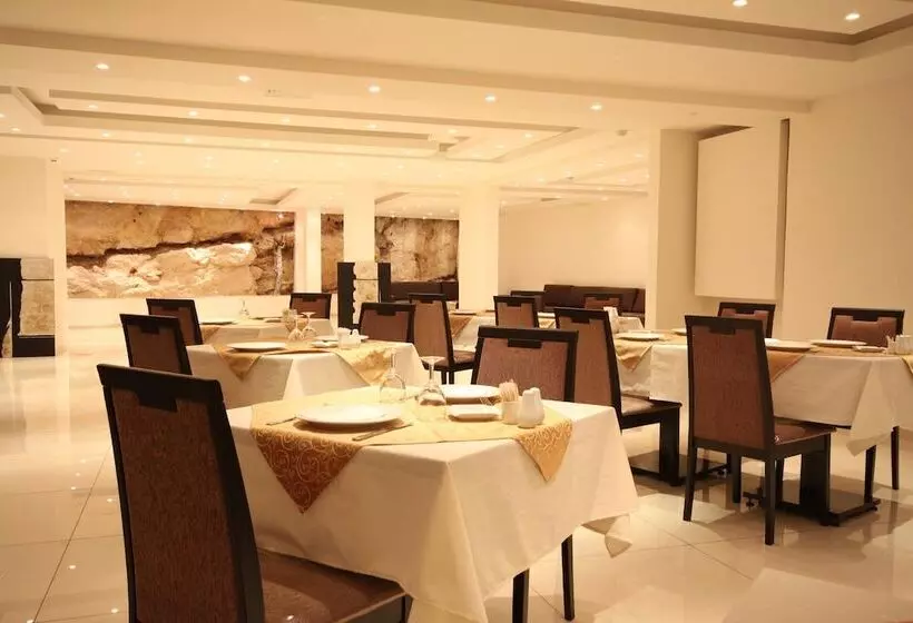 Отель Rivoli Palace