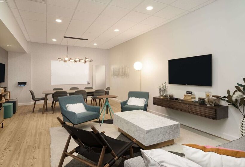 Отель Sonesta Milwaukee West Wauwatosa