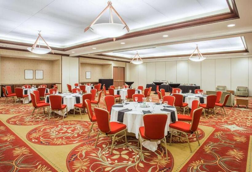 Отель Sonesta Milwaukee West Wauwatosa