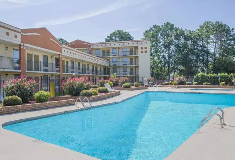 فندق Super 8 By Wyndham Jasper