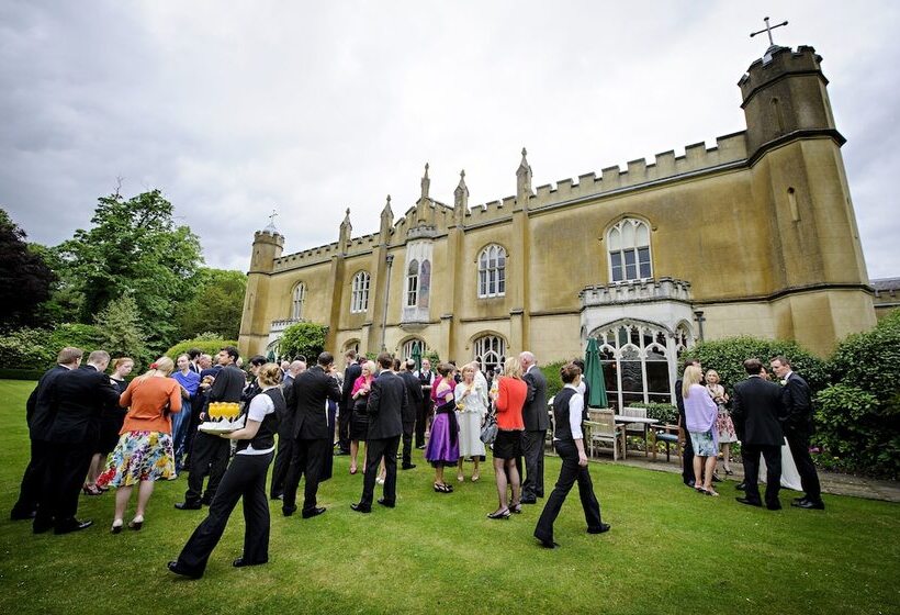 호텔 The Coach House At Missenden Abbey