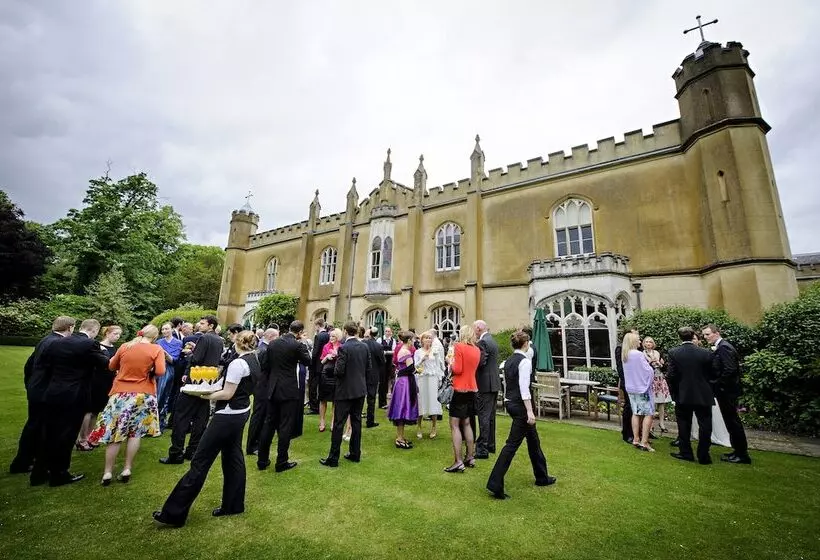 Hotel The Coach House At Missenden Abbey