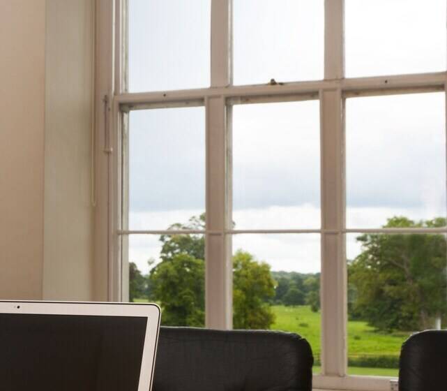 호텔 The Coach House At Missenden Abbey