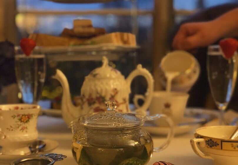 호텔 The Coach House At Missenden Abbey