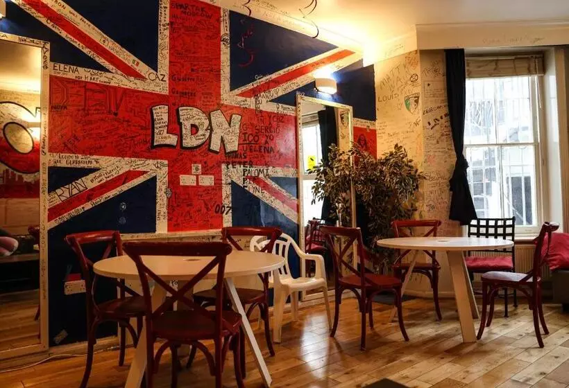 Astor Hyde Park Hostel