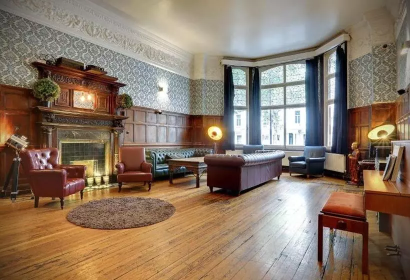 Astor Hyde Park Hostel