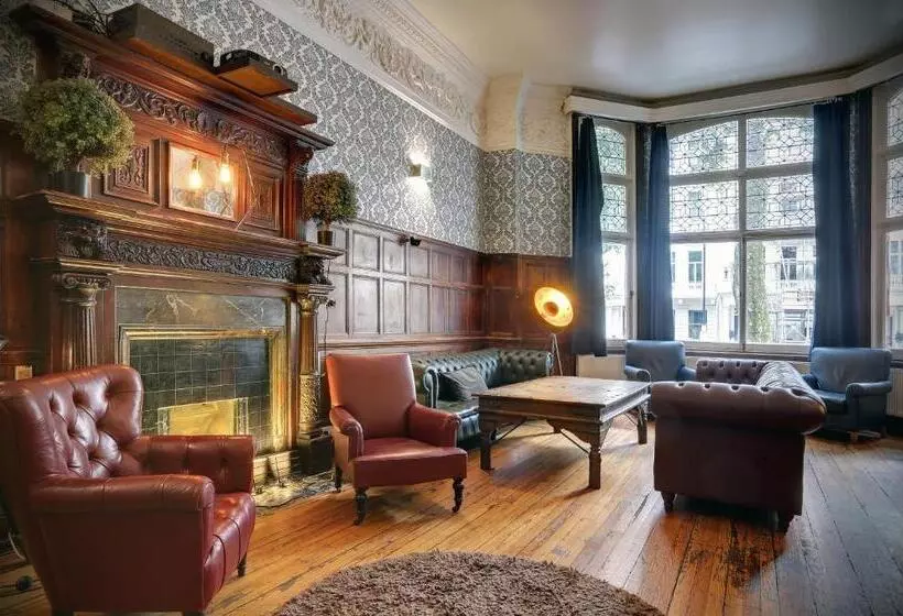 Astor Hyde Park Hostel