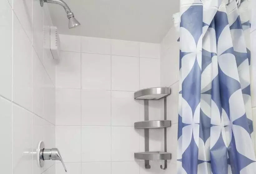 Astor Hyde Park Hostel