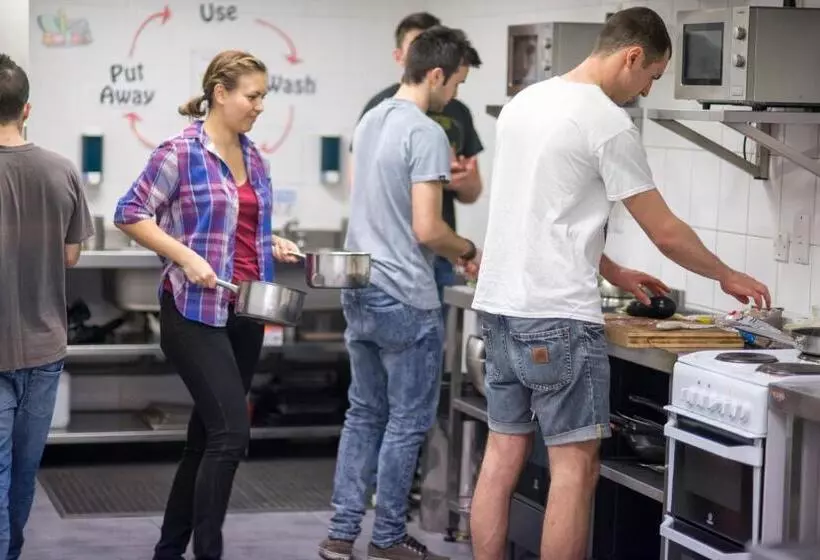 Astor Hyde Park Hostel