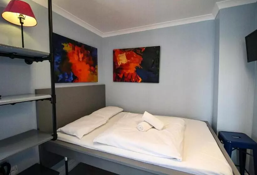 Astor Hyde Park Hostel