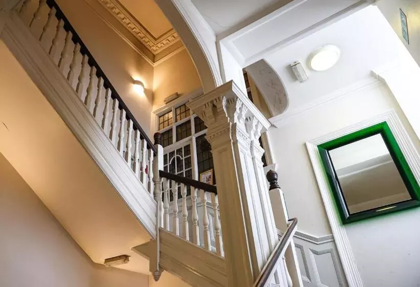 Astor Hyde Park Hostel