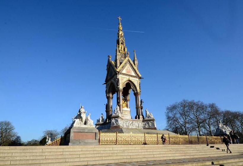 Astor Hyde Park Hostel