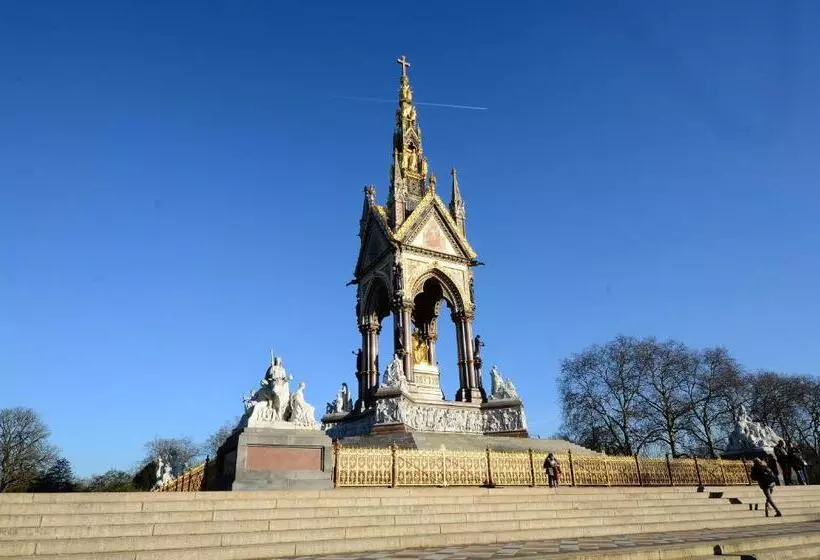 Astor Hyde Park Hostel