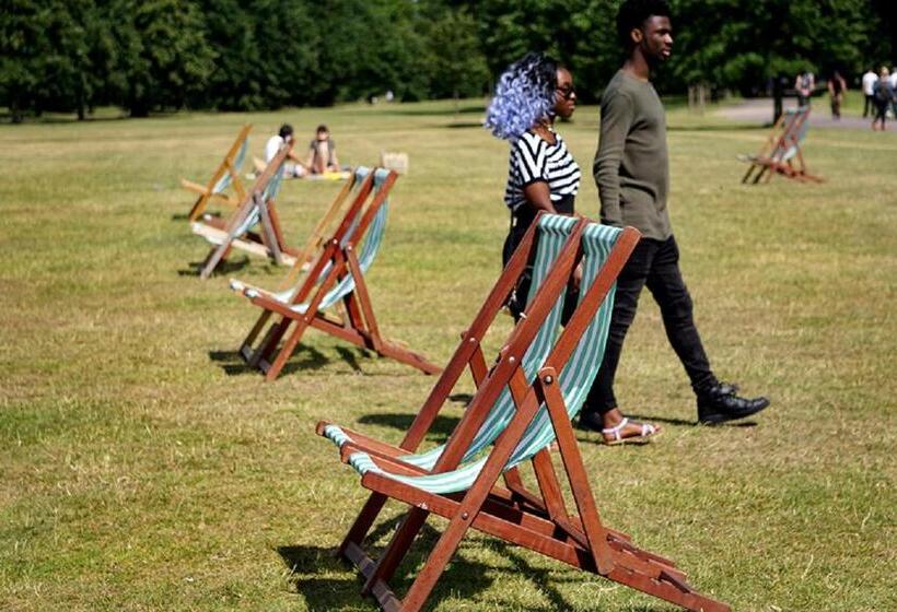 Astor Hyde Park Hostel