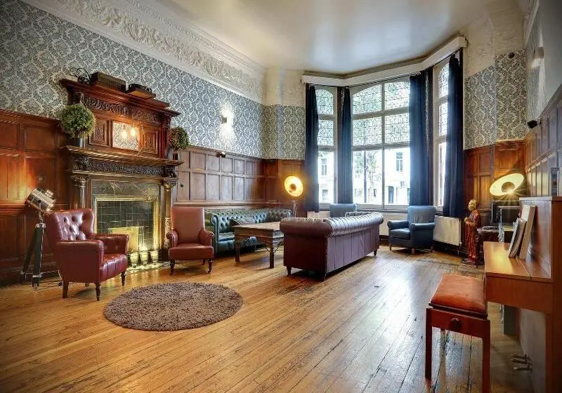 Astor Hyde Park Hostel