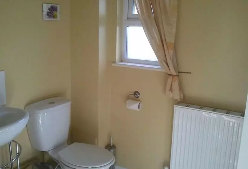 تختخواب و صبحانه Latchmead