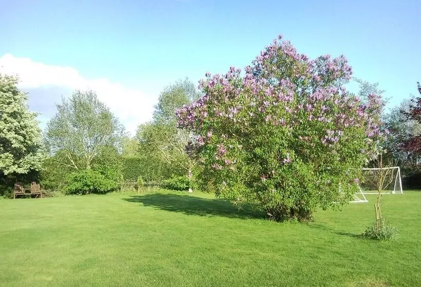 تختخواب و صبحانه Latchmead