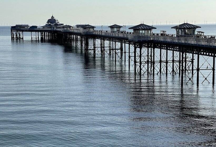 צימר Llandudno Hostel