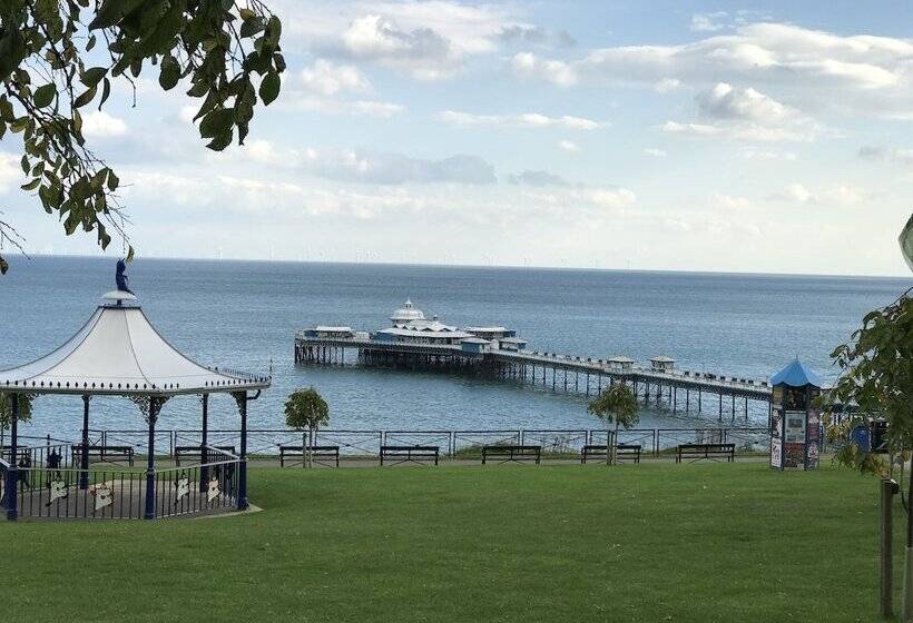 צימר Llandudno Hostel