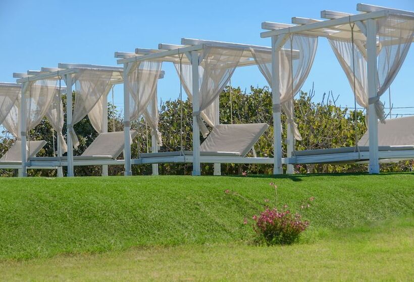 Birikos Hotel & Suites