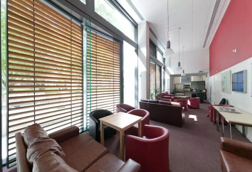 فندق فئة نجمة واحدة Princes Gardens