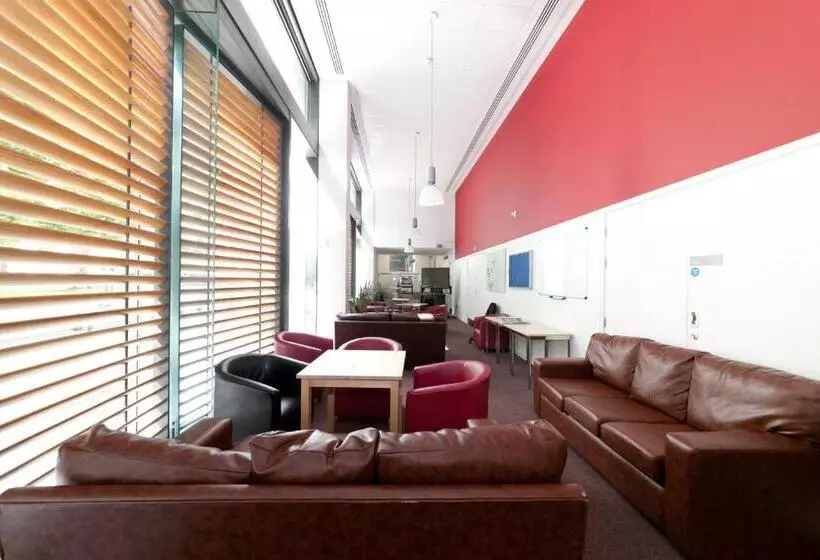 فندق فئة نجمة واحدة Princes Gardens