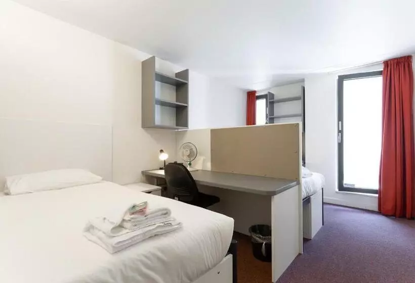 فندق فئة نجمة واحدة Princes Gardens