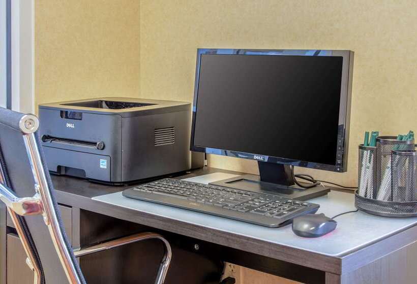 ホテル Quality Inn Junction City Near Fort Riley