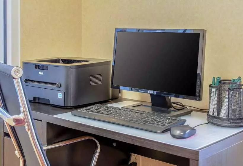 Отель Quality Inn Junction City Near Fort Riley