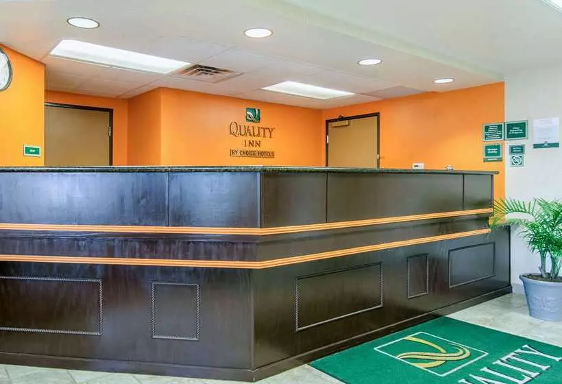 Отель Quality Inn Junction City Near Fort Riley
