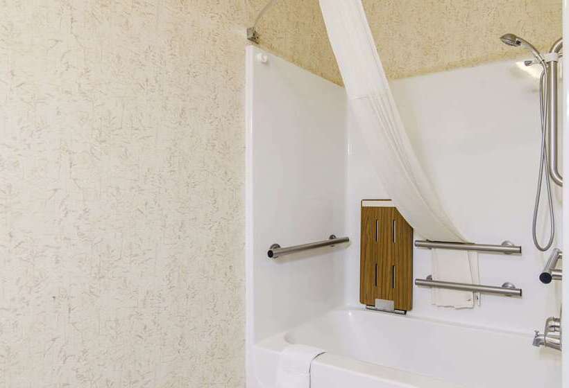 ホテル Quality Inn Junction City Near Fort Riley