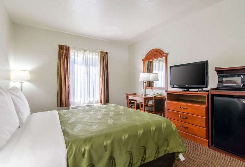 ホテル Quality Inn Junction City Near Fort Riley