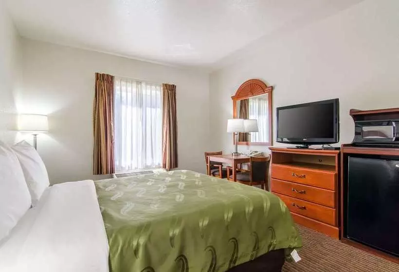Отель Quality Inn Junction City Near Fort Riley