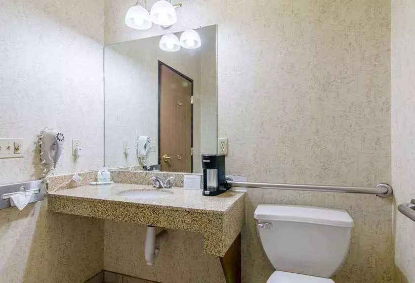 Отель Quality Inn Junction City Near Fort Riley