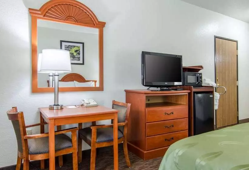 Отель Quality Inn Junction City Near Fort Riley