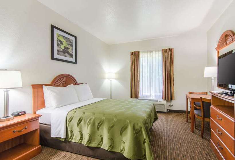 ホテル Quality Inn Junction City Near Fort Riley