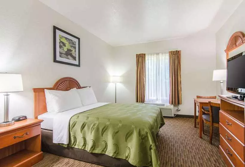 Отель Quality Inn Junction City Near Fort Riley