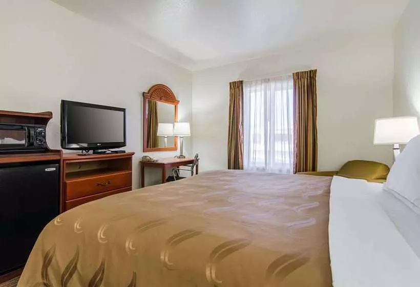 Отель Quality Inn Junction City Near Fort Riley
