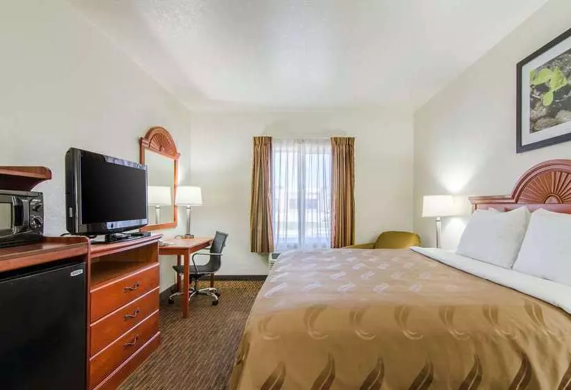 Отель Quality Inn Junction City Near Fort Riley