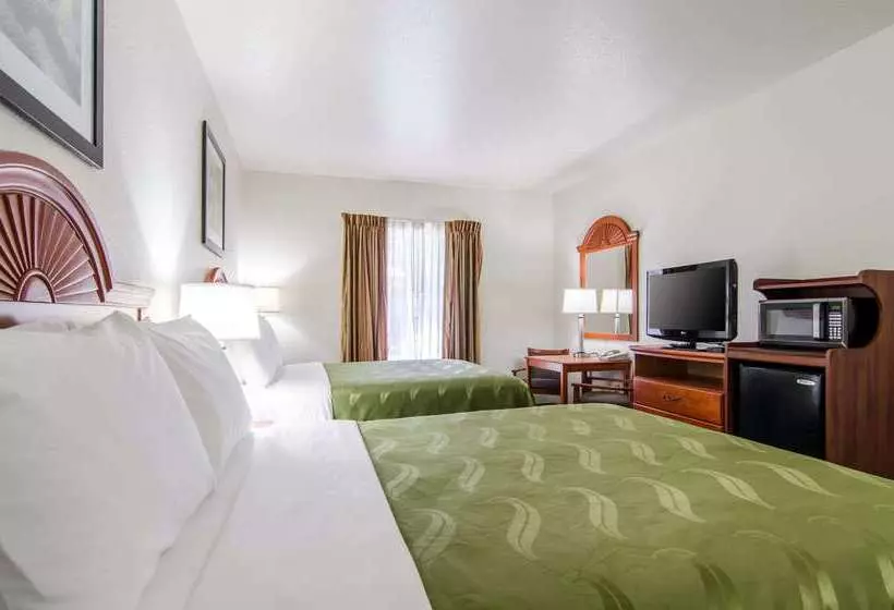 Отель Quality Inn Junction City Near Fort Riley