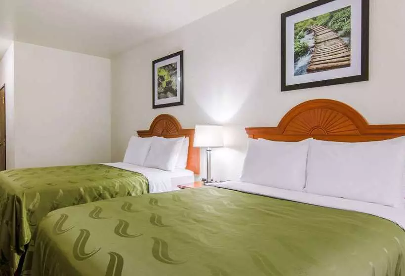 Отель Quality Inn Junction City Near Fort Riley